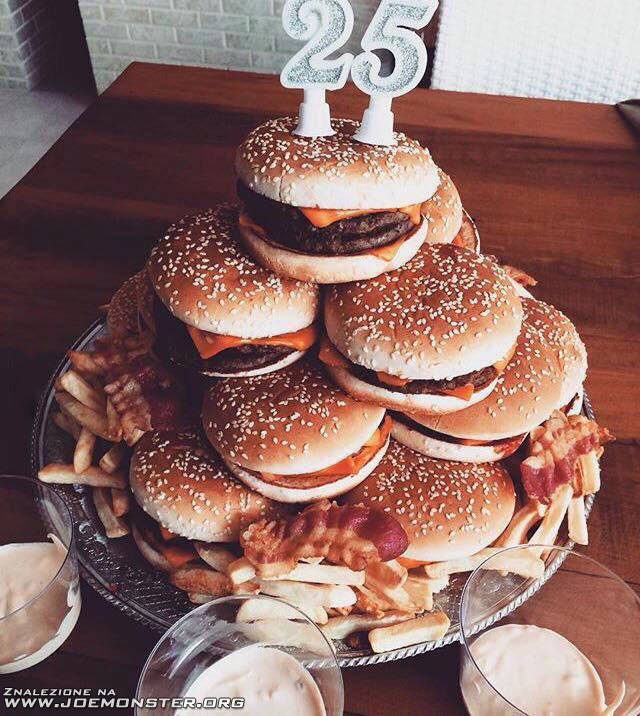 konkretny_tort_na_25_urodziny.jpg