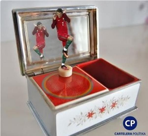 z20272412Q,Cristiano-Ronaldo-znowu-padl-ofiara-internautow.jpg