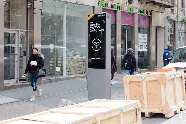 z20696140IF,Kiosk-LinkNYC-w-Nowym-Jorku.jpg
